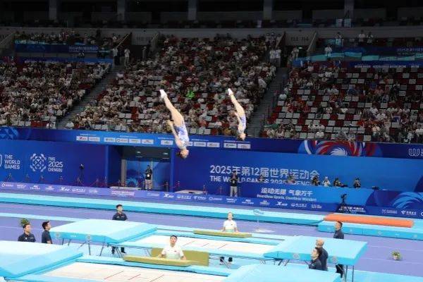 山西选手胡译乘张欣欣获世运会蹦床双人同步金牌