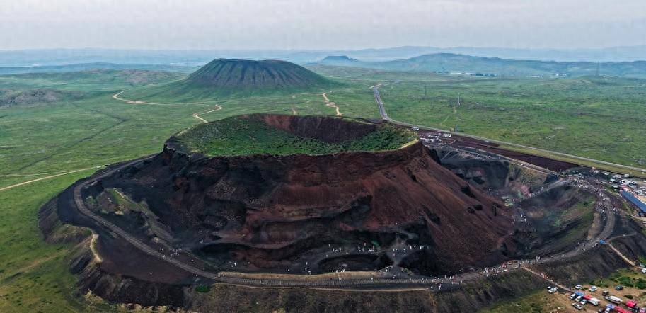 有人带铲子在火山群景区挖“玛瑙、黄金”，乌兰察布市回应：严禁挖掘行为！