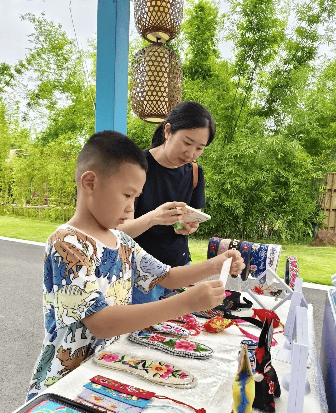 筠连苗绣亮相成都世运会