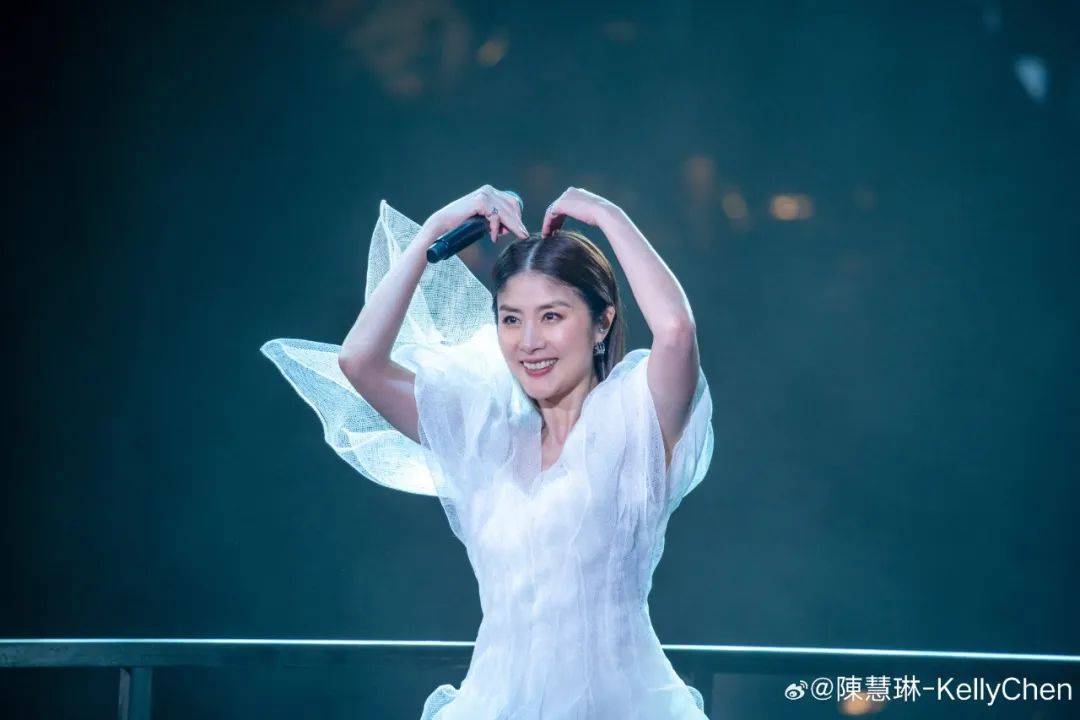 歌手陈慧琳曾痛失双胞胎爱女，坦言这是“人生最大挫折”