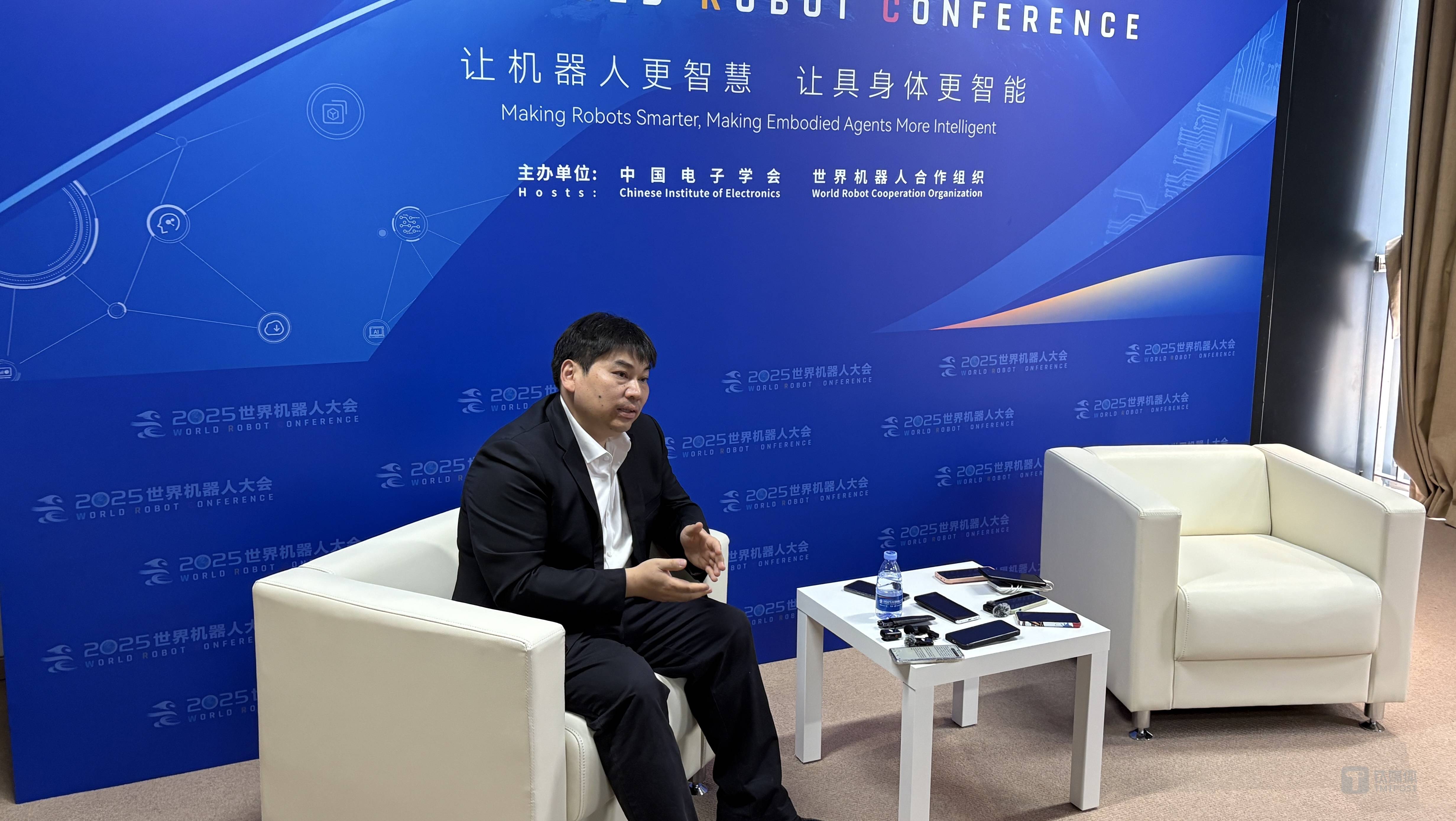 热爆了！中国机器人企业近100万家、融资超240亿，但仍有三大具身智能“非共识”争论