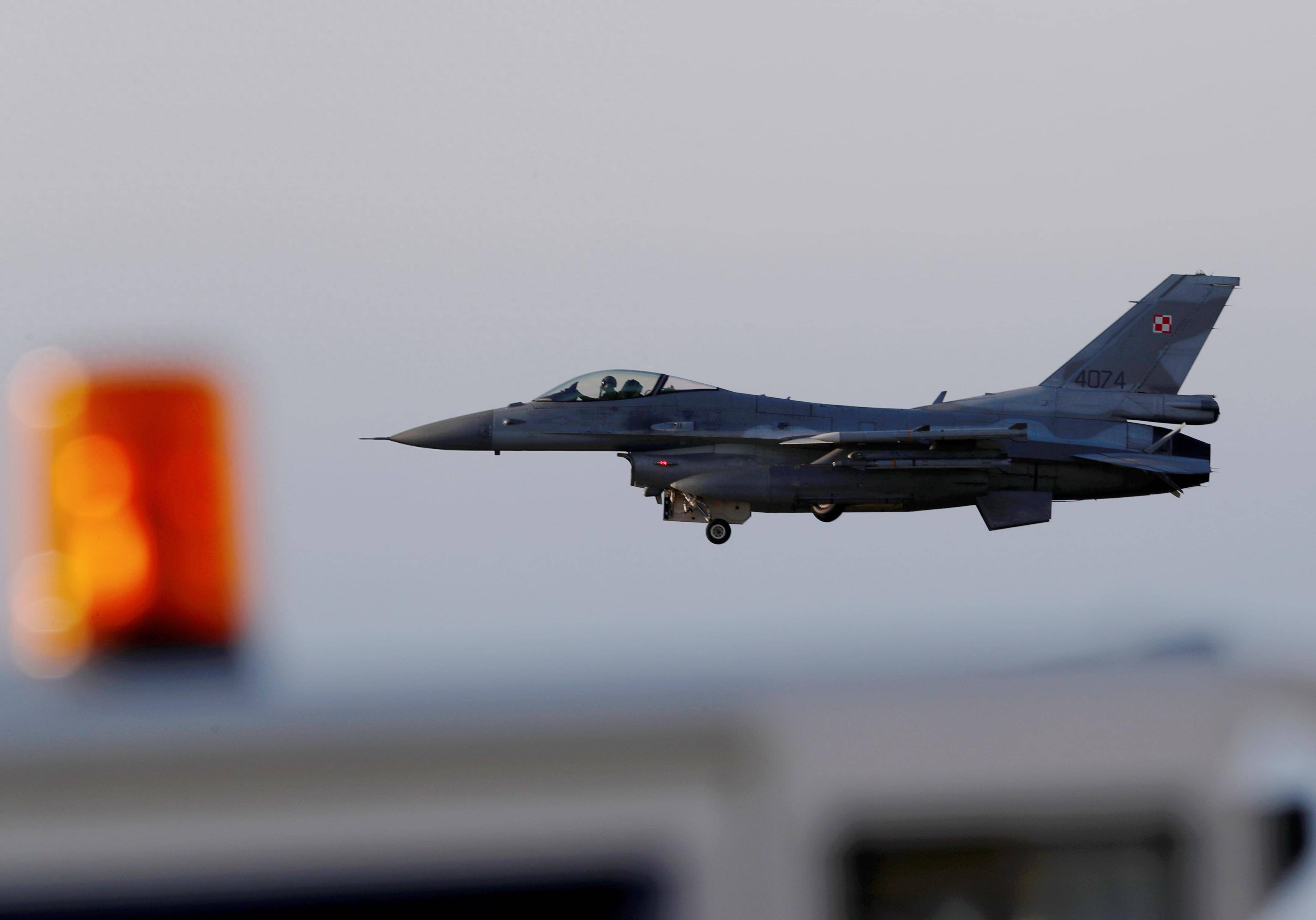 波兰签署38亿美元协议升级F-16战斗机
