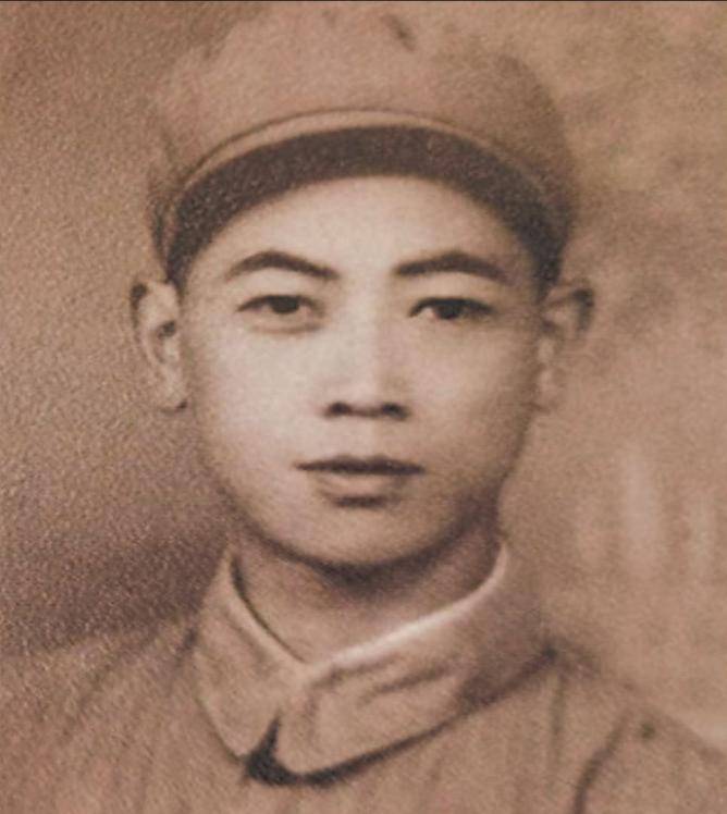 抗战老兵孟昭身：历经烽火岁月，胸前纪念章