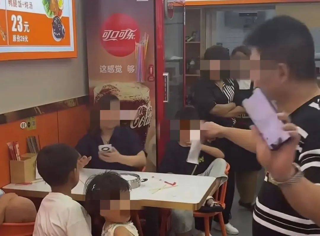 “3女带4孩续面”事件双方已和解，老板称一人一面仍可无限续：视频给孩子造成了影响