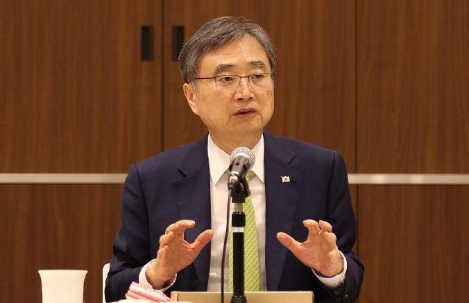 李在明确定出访美日后,韩外长赵显迅速对华改口,用4字定调中韩关系