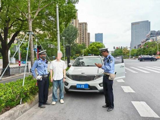 不在机动车道内行驶、酒醉驾 这些交通违法曝光