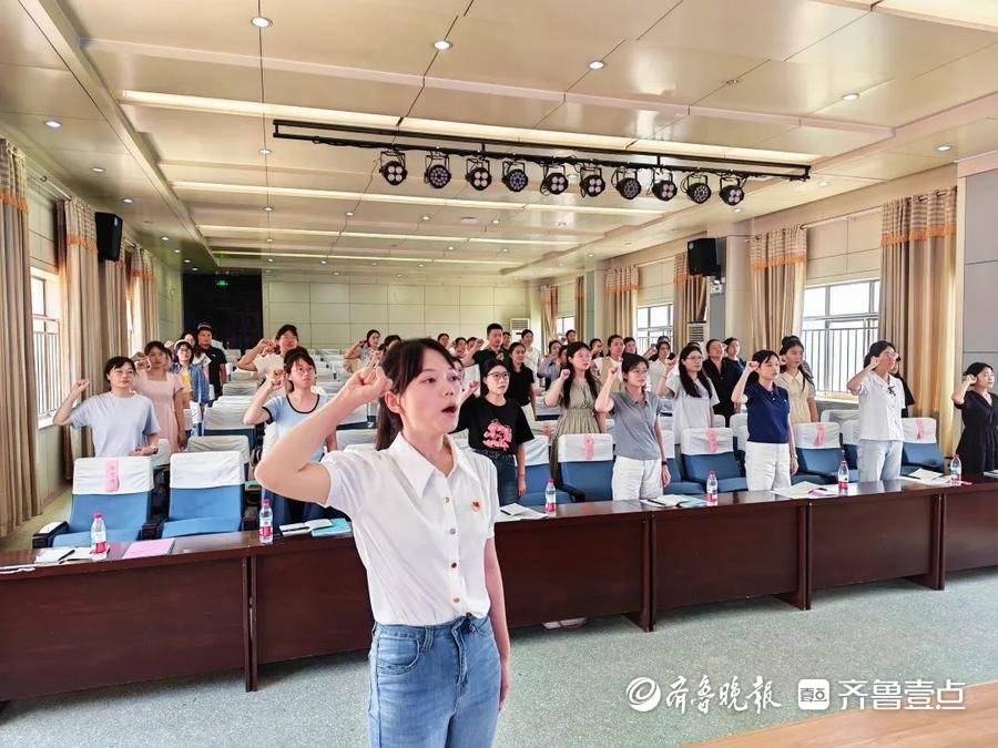 枣庄市第十五中学举行2025年新入职教师见面会举行