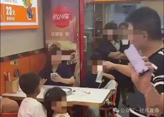 “3女带4孩续面事件”面馆新增2万条差评 附近商家生意受到严重影响
