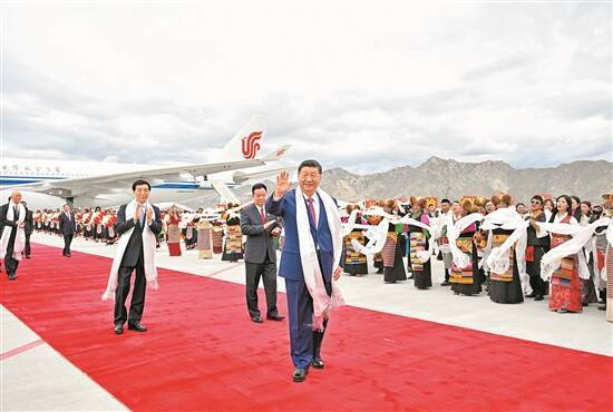 习近平抵达拉萨