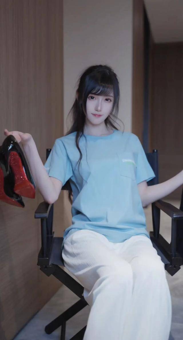 美女主播腐团儿,绝美变装!