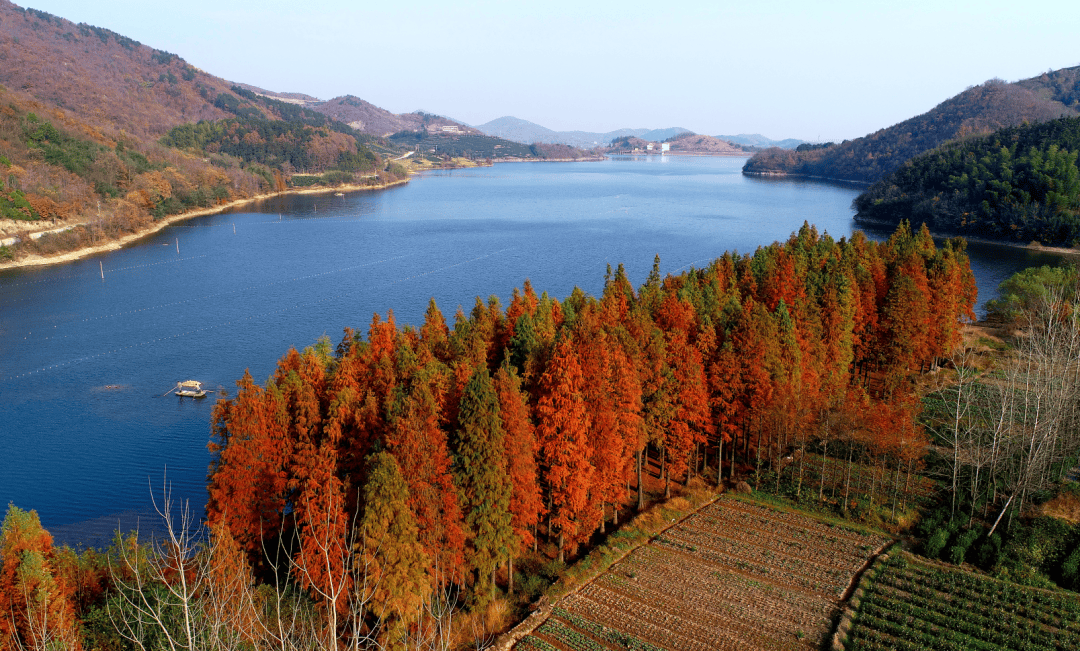 虎洞生态旅游区是国家3a级旅游景区,位于柯坦镇虎洞村.这