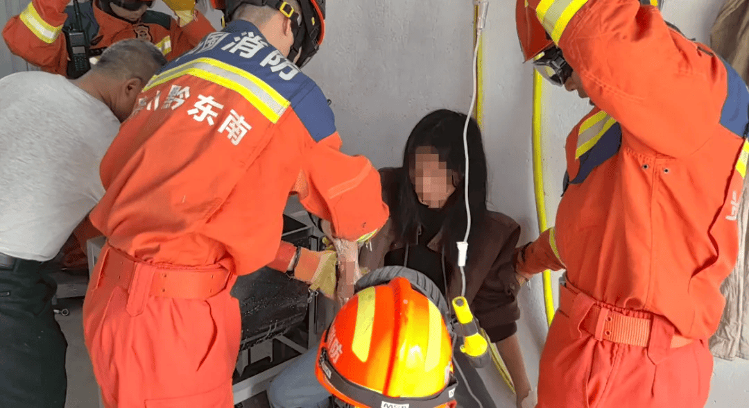 机械伤人事故往往在一瞬间发生操作员在使用和操作机器时一定要全神