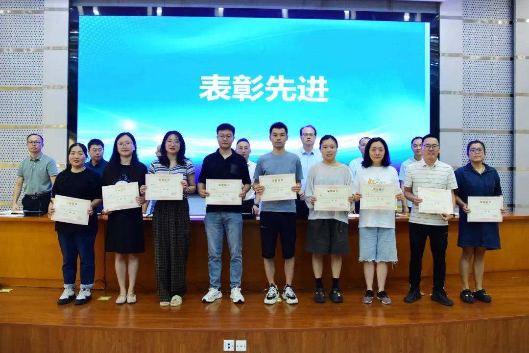 金秋送爽启新程奋楫扬帆再出发嘉善高级中学2025学年第一学期开学大会