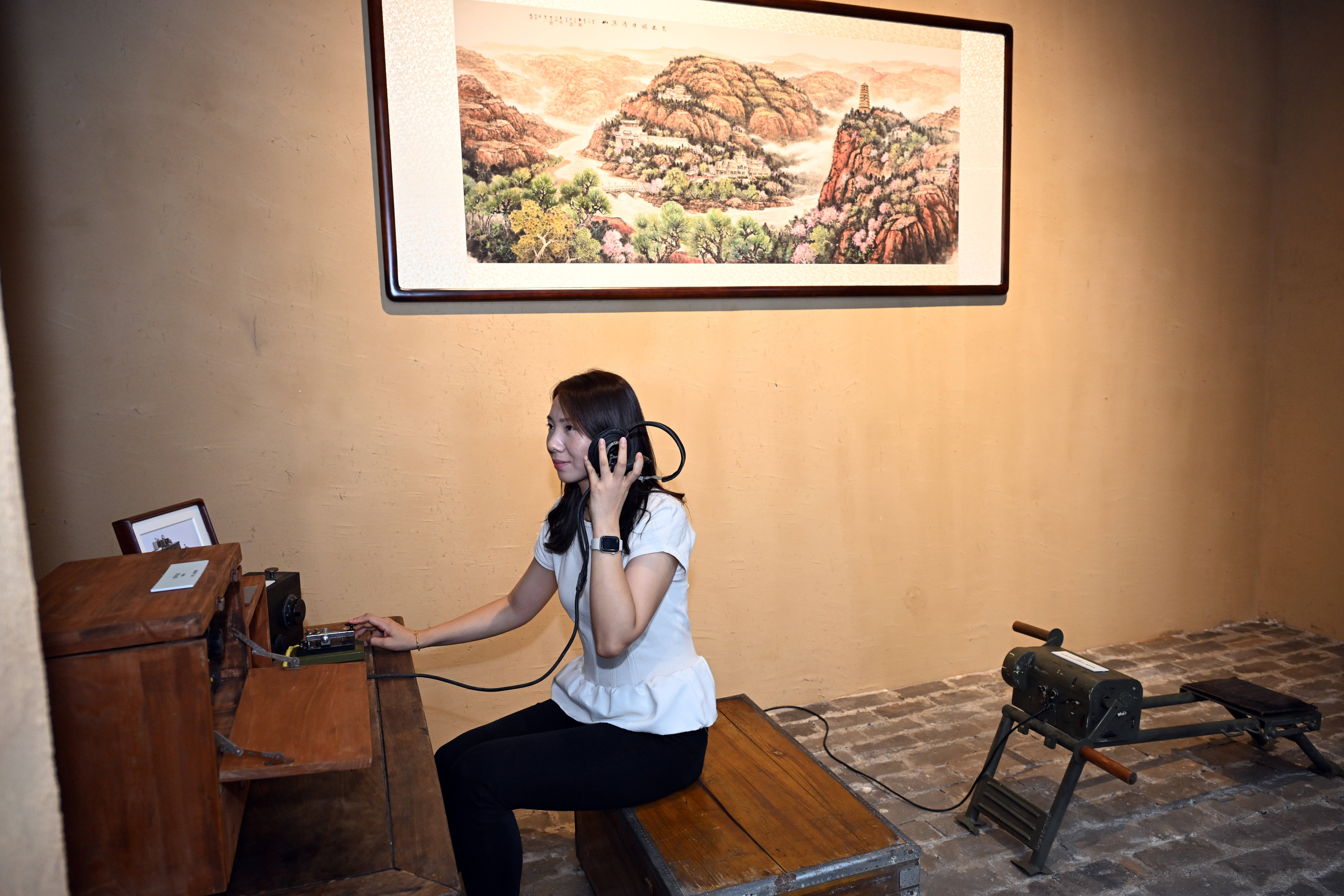 览。 新华社记者 金良快 摄8月26日，观众参观展览。 新华社记者 金良快 摄8月26日，观众体验延