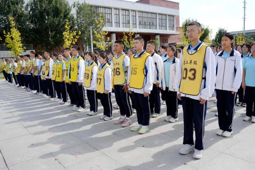 沙湾市第一中学隆重举行"秋启新章,笃行向远"开学第一课主题升旗仪式