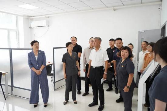 长春市人大监察司法委主任委员张吉氚一行到长春汽开区法院调研指导执行工作