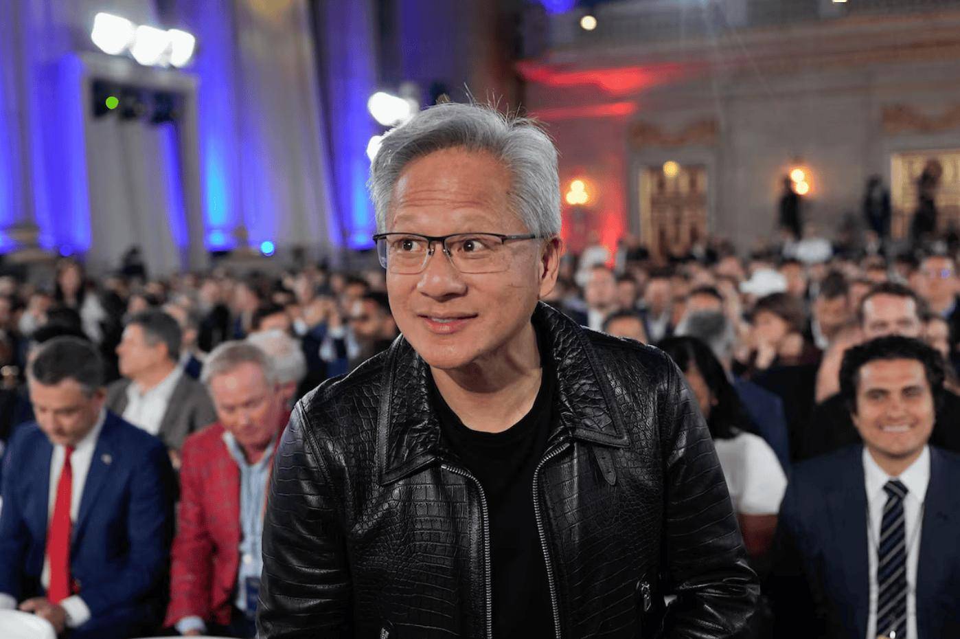 黄仁勋：已与美政府讨论在华销售Blackwell芯片 愿被抽成 