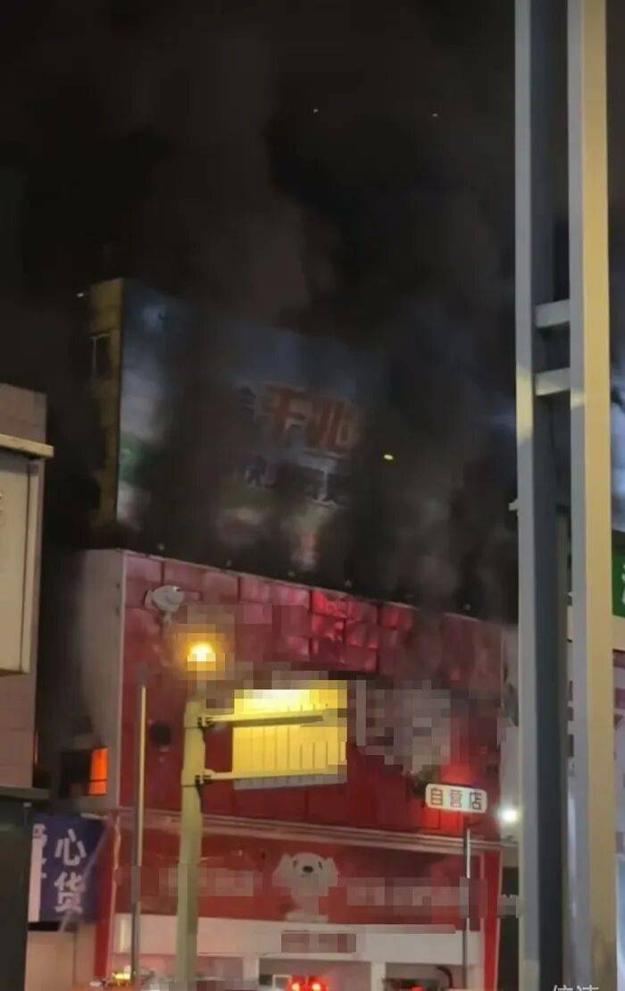 江苏连云港一商场发生火灾，应急管理局：无人员伤亡，查清原因后会发通报