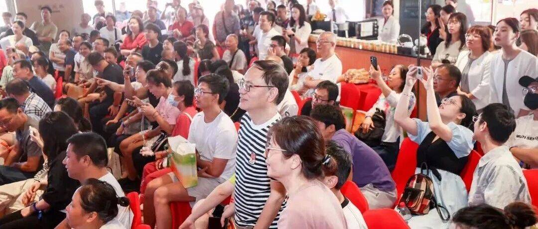 上海楼市动了!新政“触发”20%新房看房 交易中心排起了长队_财经_客户_市场
