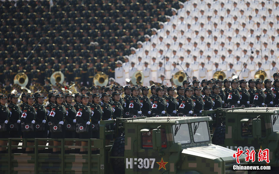 【中新画报】钢铁为笔 天空为卷 震撼回顾抗战胜利70周年阅兵