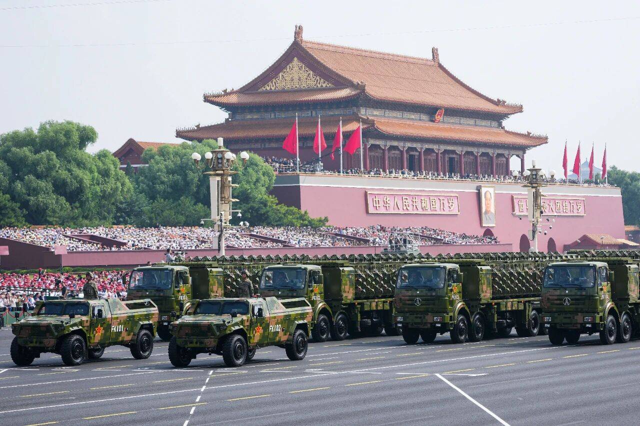 再看亿遍!九三阅兵东风军车高清大图来了