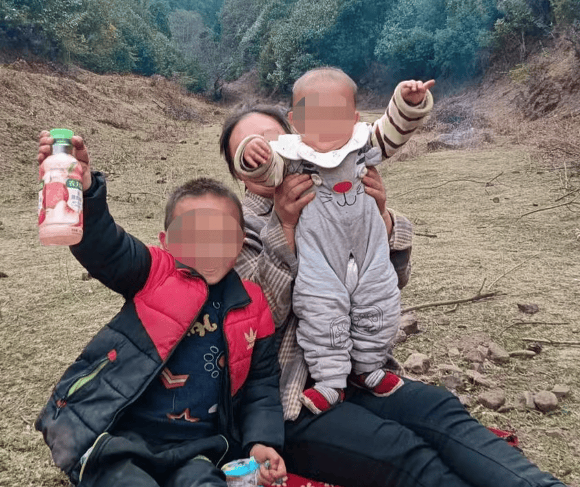 云南两兄妹被胡蜂蜇数百次身亡，家属：有网友质疑捅蜂窝导致，但警方说蜂窝是完整的