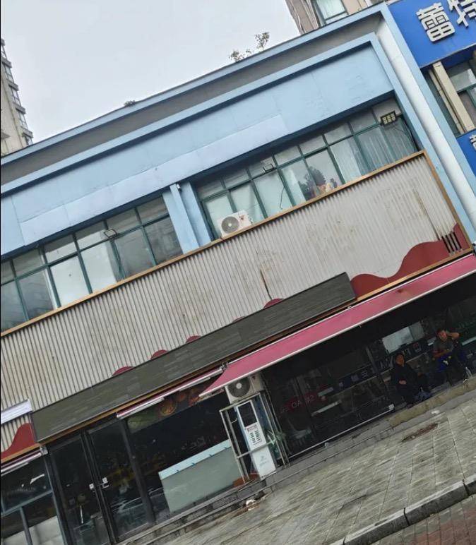 “续面事件”面馆招牌拆下，市场监管部门回应！当事顾客发声