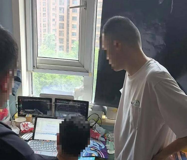 1.7万个僵尸号狂发引流广告，网警出手