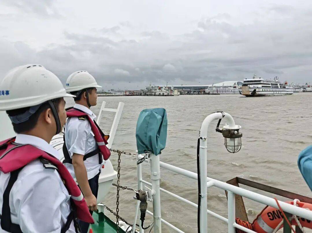 三预警齐发！多地停航、停运、停课、关闭景区