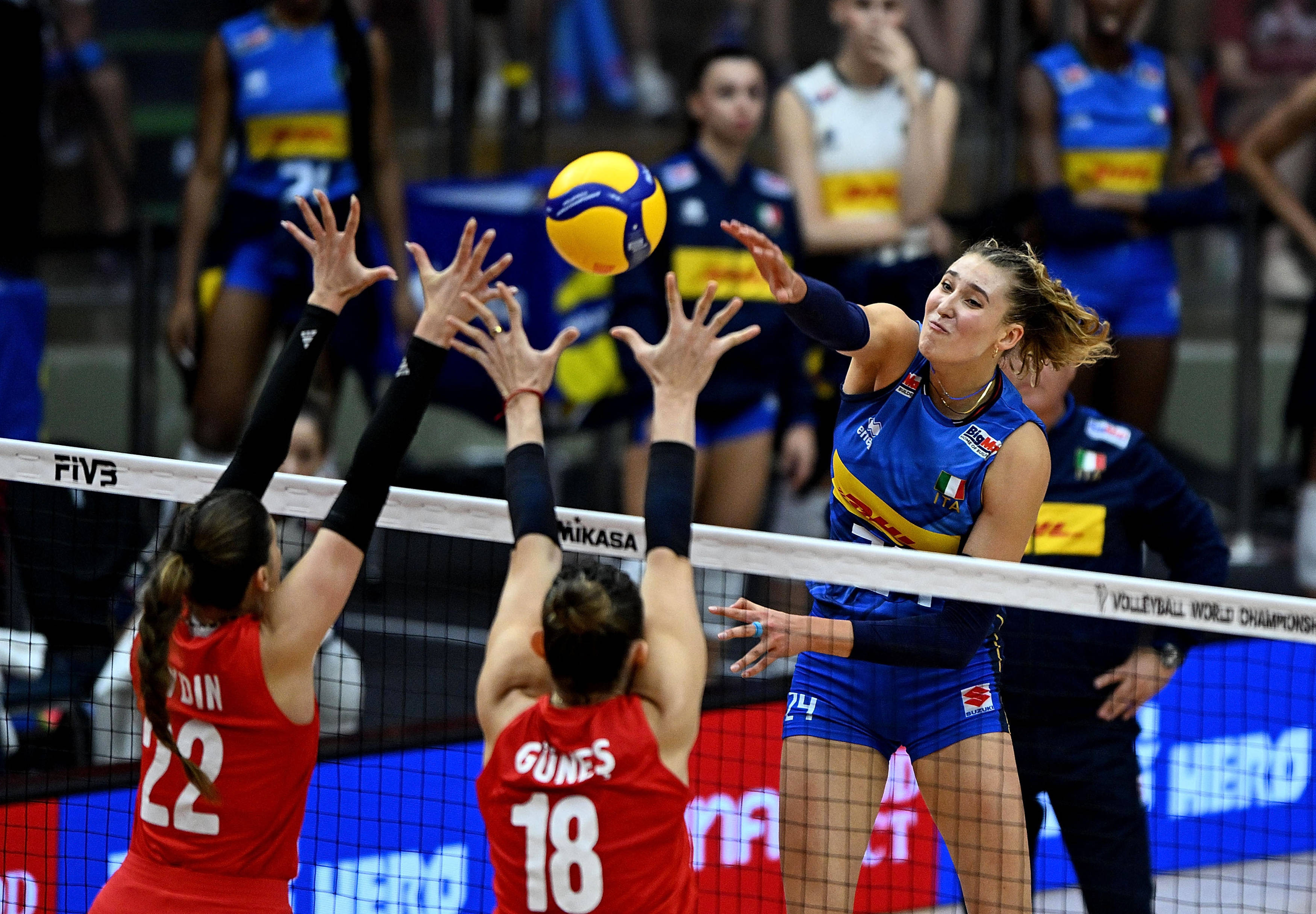 女排世锦赛:意大利队夺冠