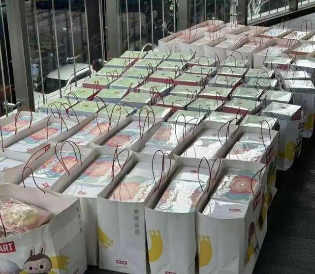 价崩了！市场突然大量出现，黄牛紧急叫停，曾经炒至过万如今800多元……