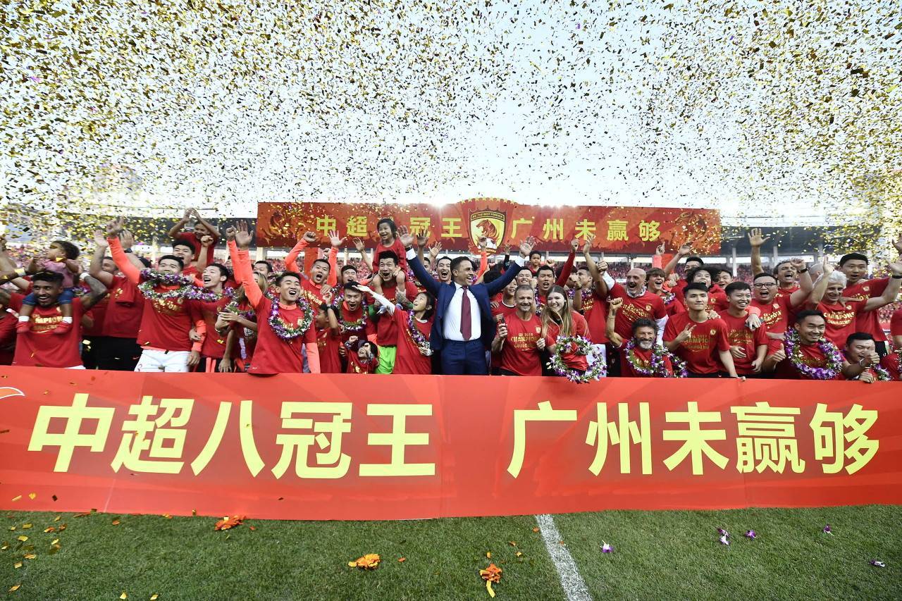 卡纳瓦罗在中国执教经历：两度执教广州队，曾被安排学习企业文化