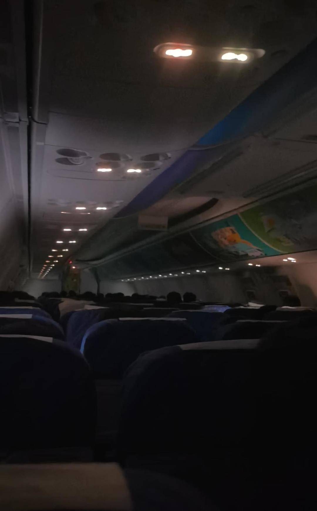 珠海飞太原航班遇雷暴紧急备降，乘客称机上颠簸严重还能看见闪电，航司回应