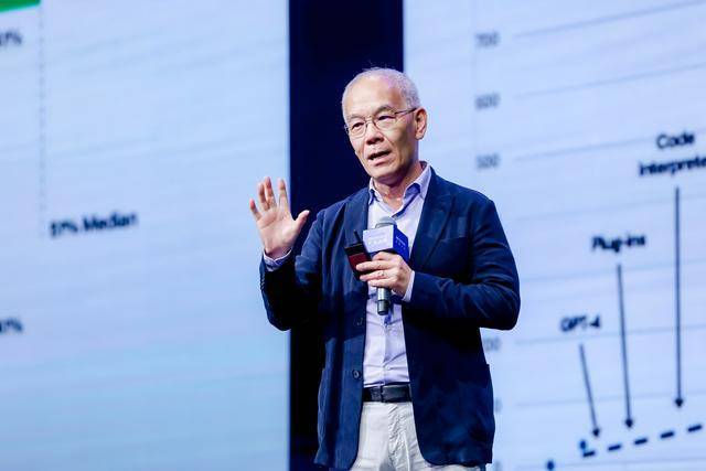 源码资本张宏江：大模型“推理定律”持续，智能体群开启经济新范式