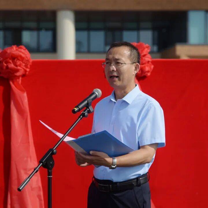 市政府副秘书长张东生,石家庄市教育局副局长冯炜,裕华区政府区长白玉