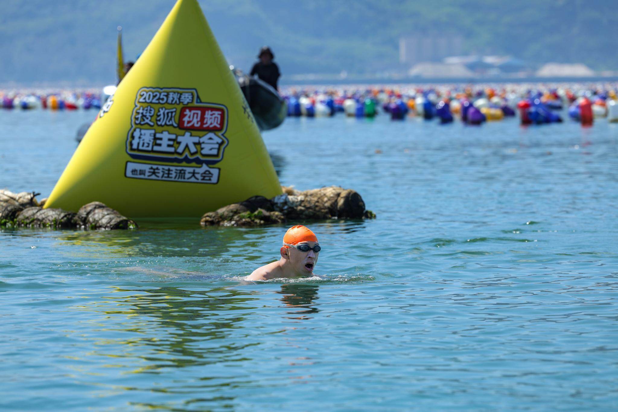 张朝阳成功横渡南澳岛饶平海湾：一个小时后全是惊险