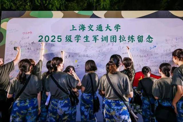 一往无前！大学新生星夜行军40里，超燃！