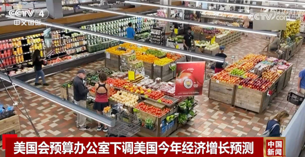 美国会预算办公室下调美国今年经济增长预测 上调通货膨胀和失业率预测