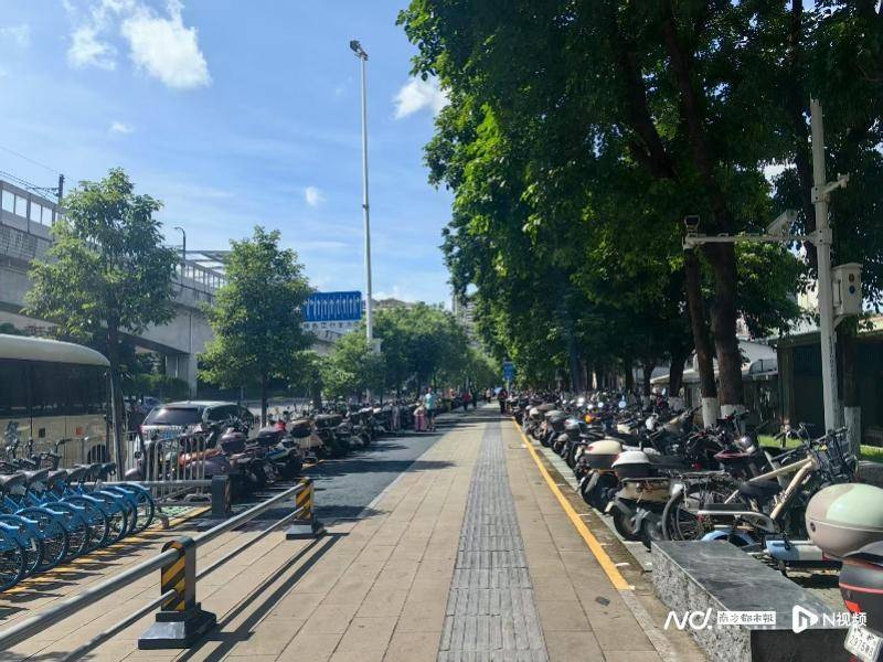 深圳一菜场拥堵逼顾客绕圈！社区把办公室“搬”到摊贩中间