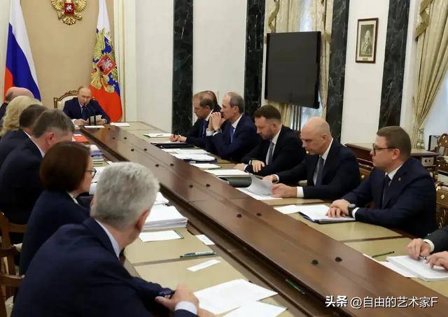 特朗普访英前,对中俄印连办3件大事,"明暗哄"3招都用上了