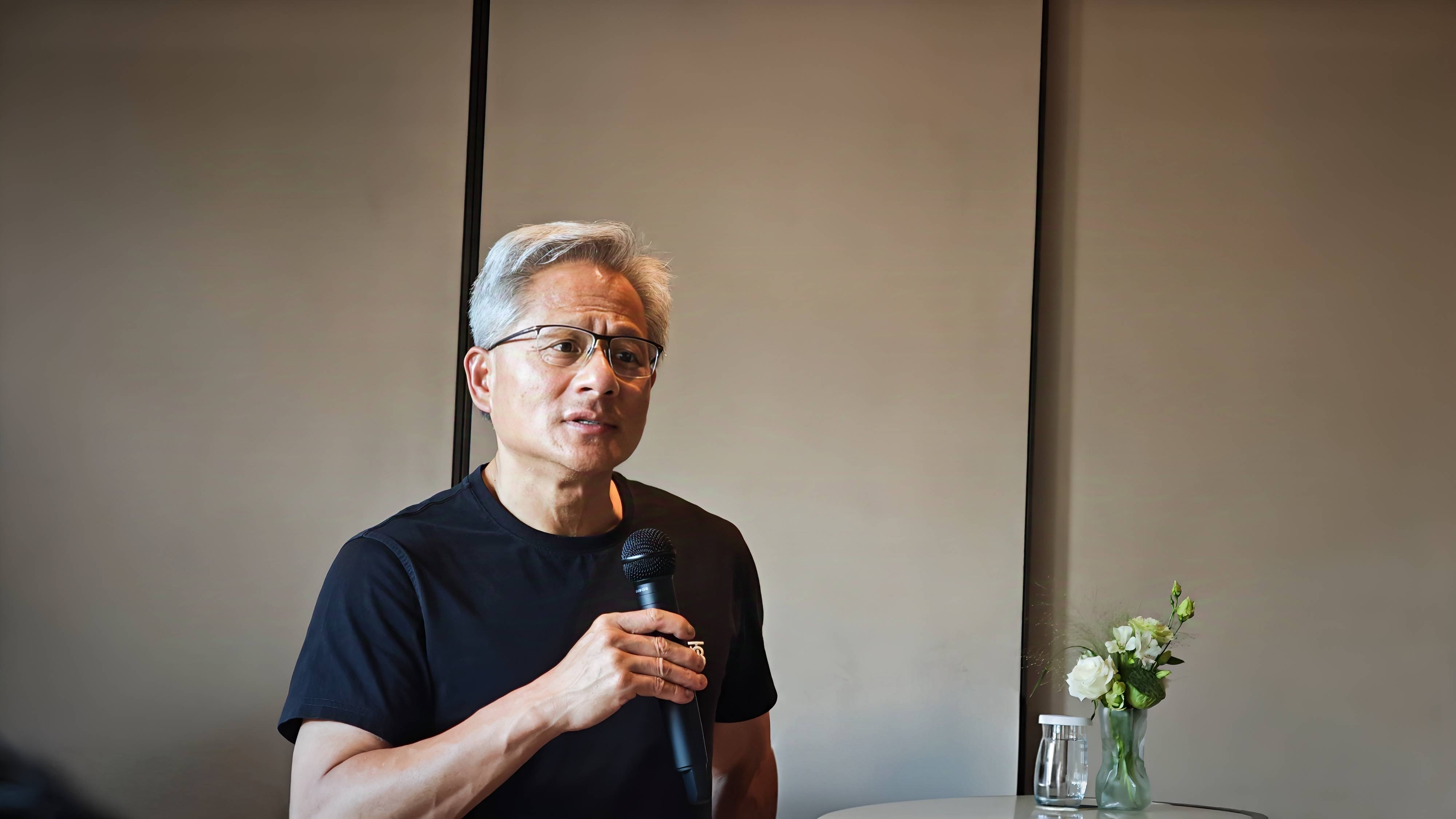 史诗级震撼！英伟达豪掷355亿入股英特尔，AI芯片产业要变天_搜狐网