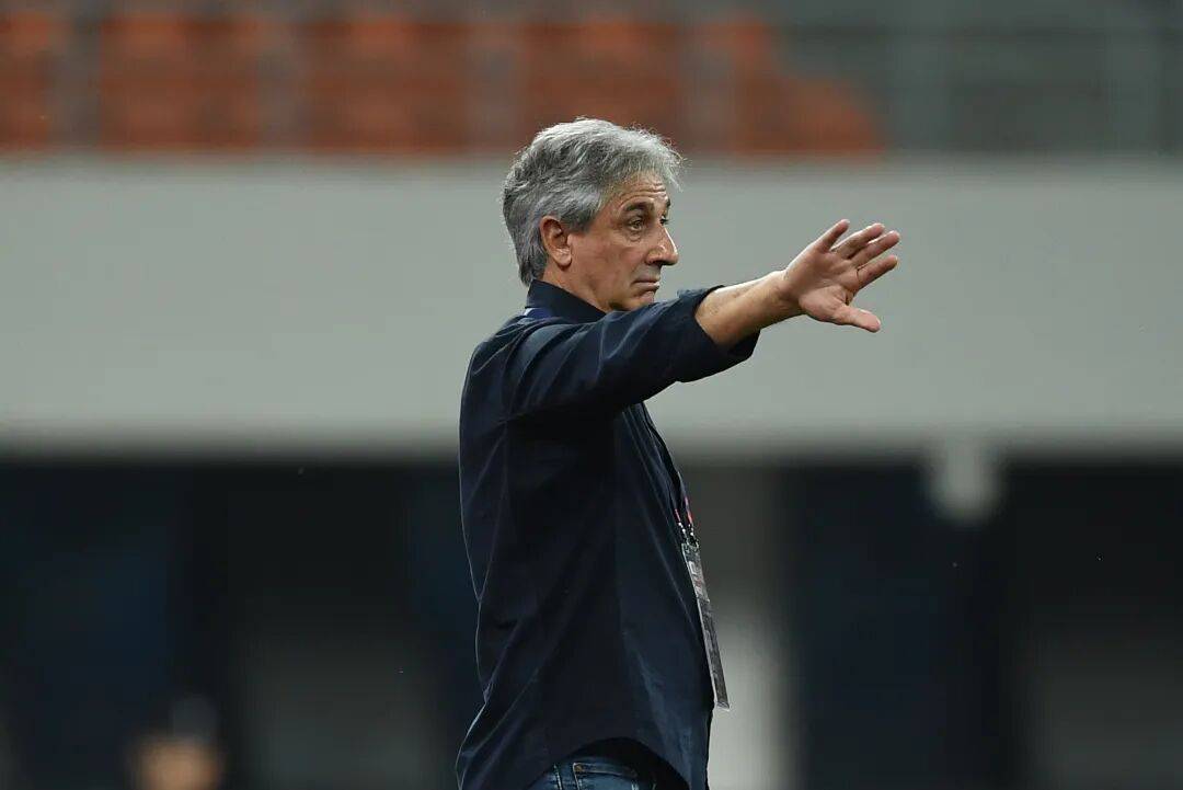 国足主帅选谁？报名截止日已到，卡纳瓦罗哈维尔小克鲁伊夫均已报名