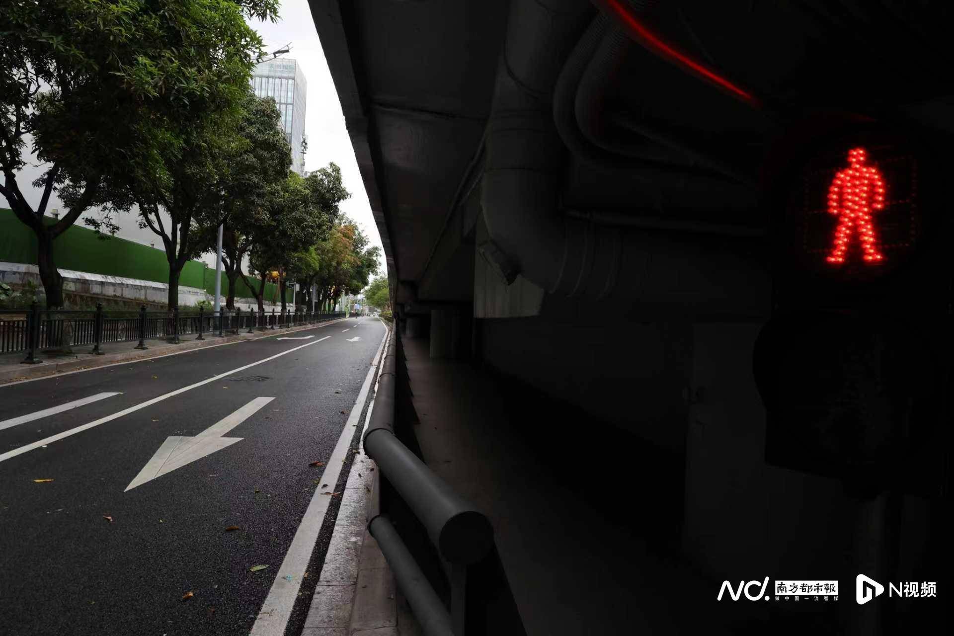 9·24“五停”中的广州市，车流人流稀疏，防风措施做足