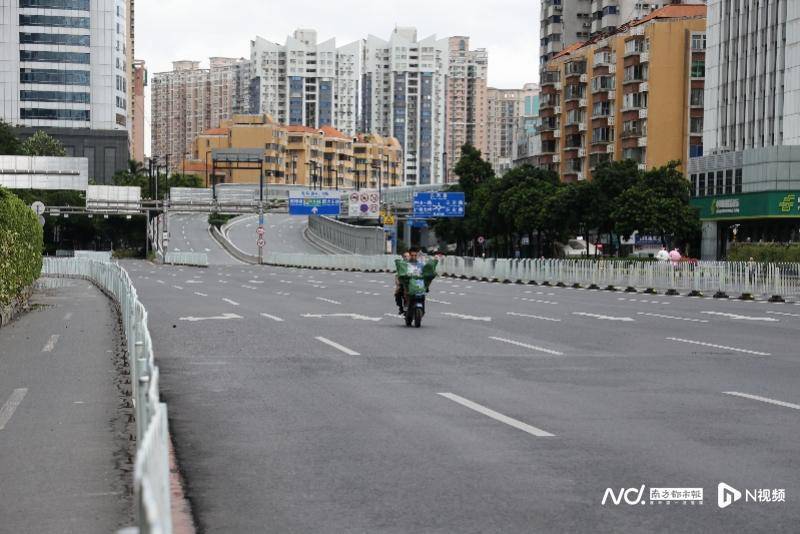 9·24“五停”中的广州市，车流人流稀疏，防风措施做足