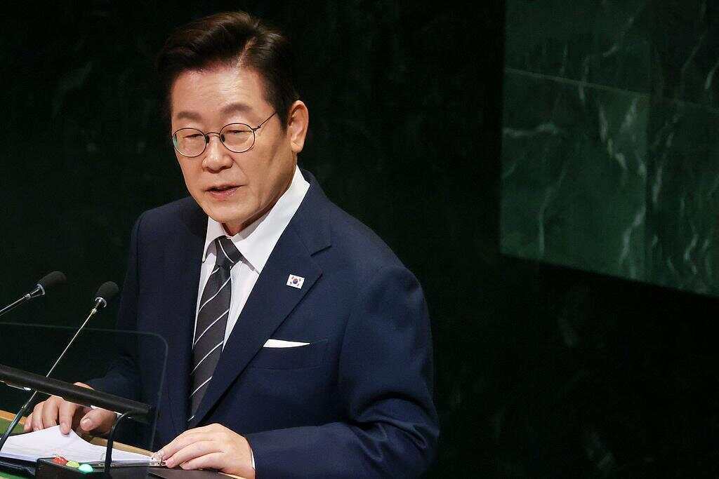 早安!世界丨泽连斯基：乌克兰决定开放武器出口；美国正式公告：征收欧盟汽车15%关税