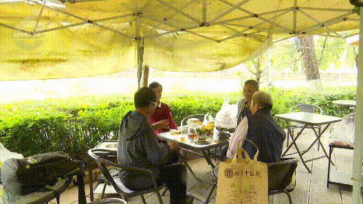 00后不赶场、银发族避高峰！昆明凭气候风光圈粉两代人