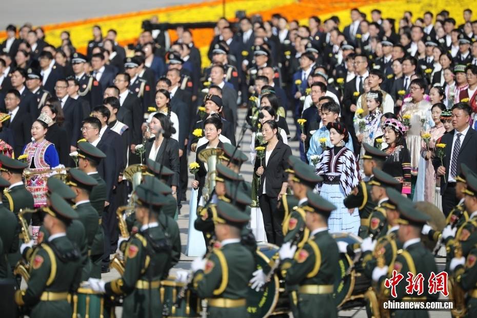 烈士纪念日向人民英雄敬献花篮仪式在京隆重举行