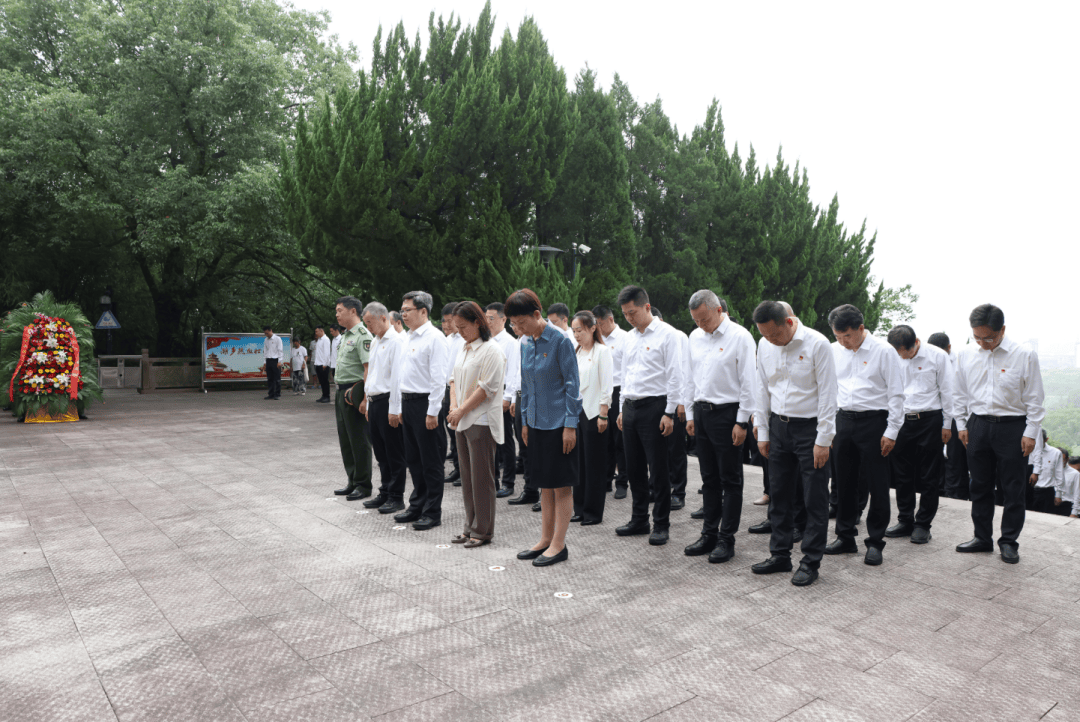 海宁举行向烈士敬献花篮仪式