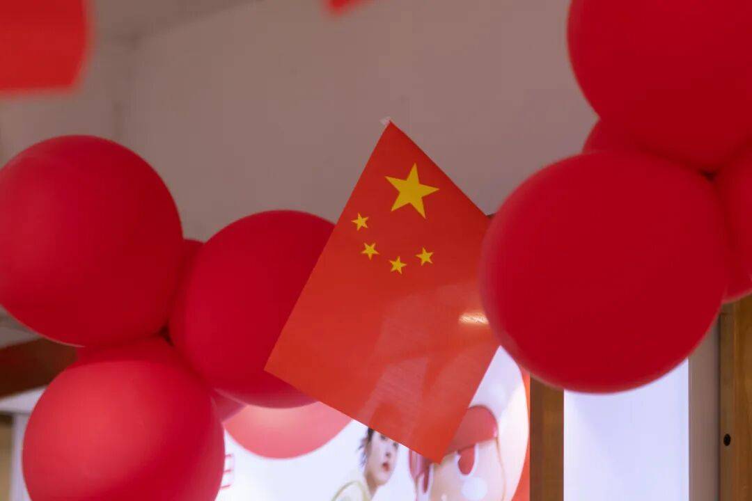 最是一抹“中国红”！