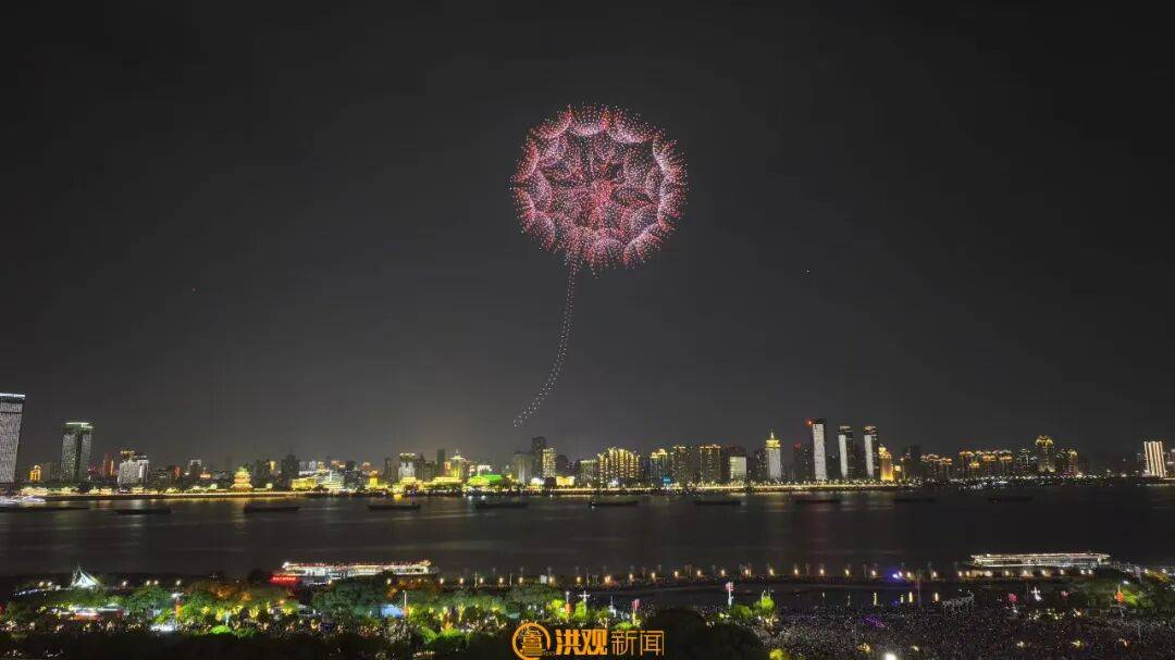 全网刷屏！这场烟花，有“亿点点”震撼！